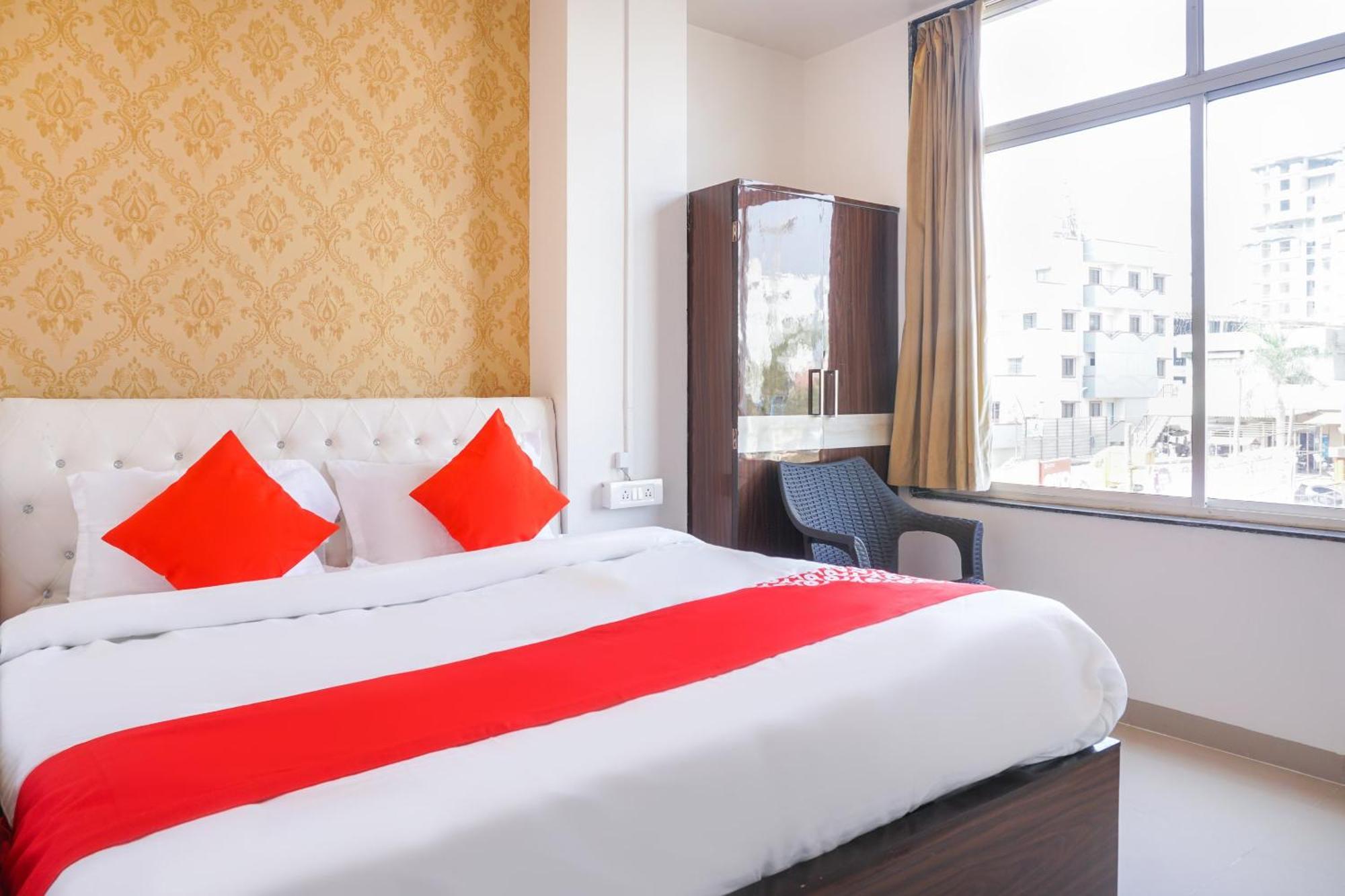 Hotel O Nitya Executive Phursungi Bagian luar foto