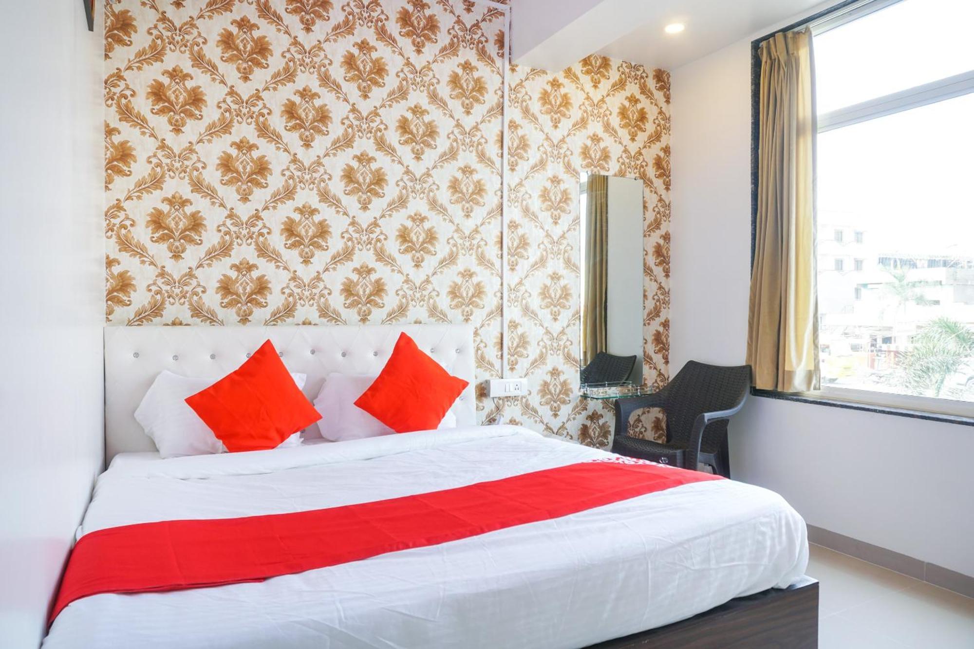 Hotel O Nitya Executive Phursungi Bagian luar foto