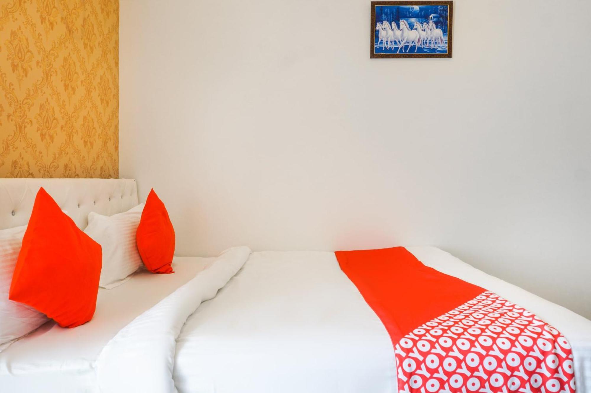 Hotel O Nitya Executive Phursungi Bagian luar foto