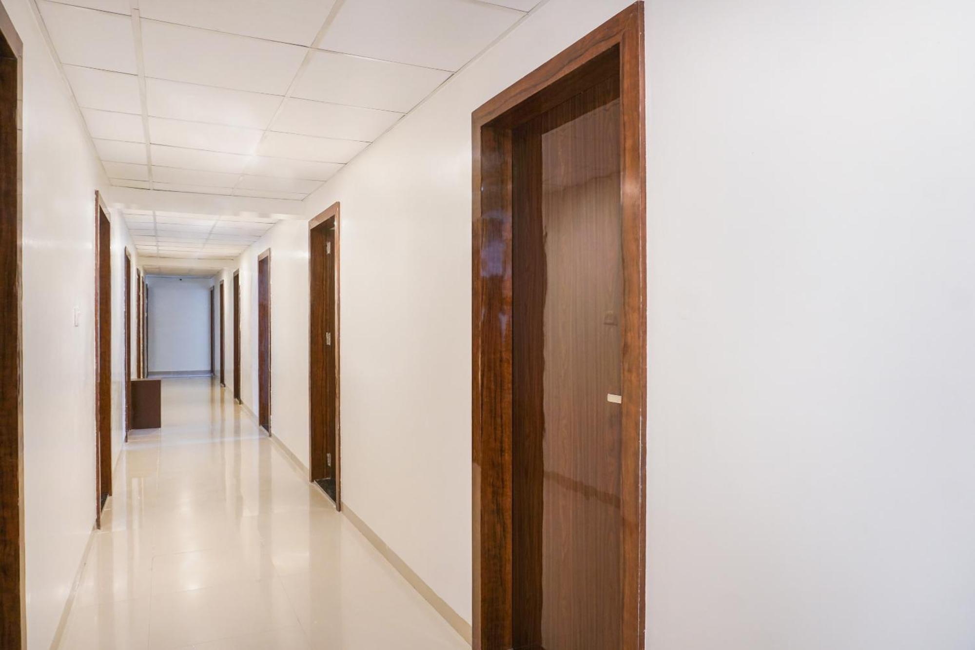 Hotel O Nitya Executive Phursungi Bagian luar foto