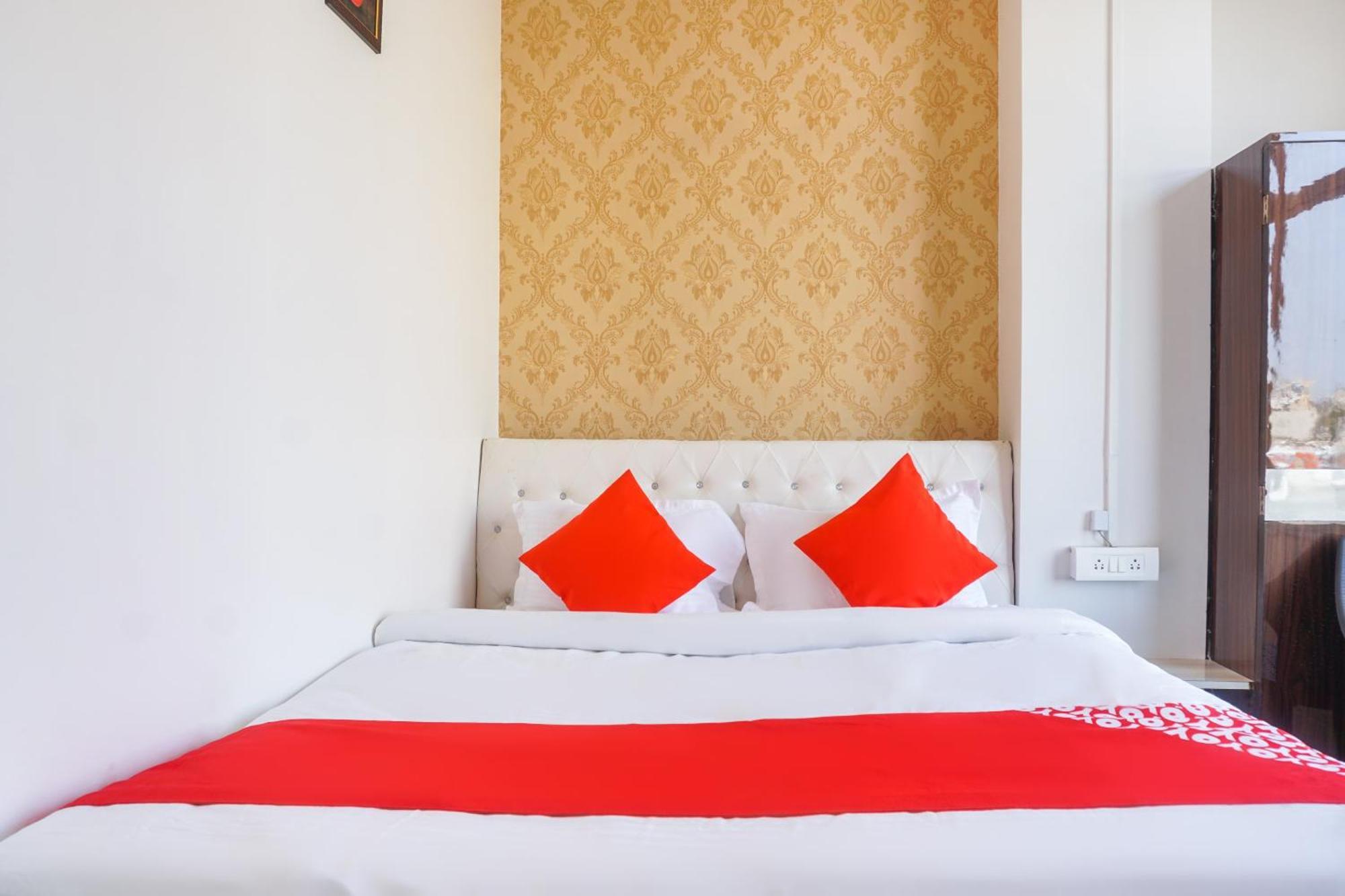 Hotel O Nitya Executive Phursungi Bagian luar foto