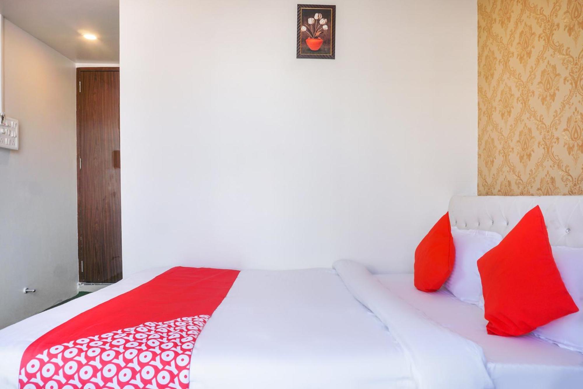 Hotel O Nitya Executive Phursungi Bagian luar foto