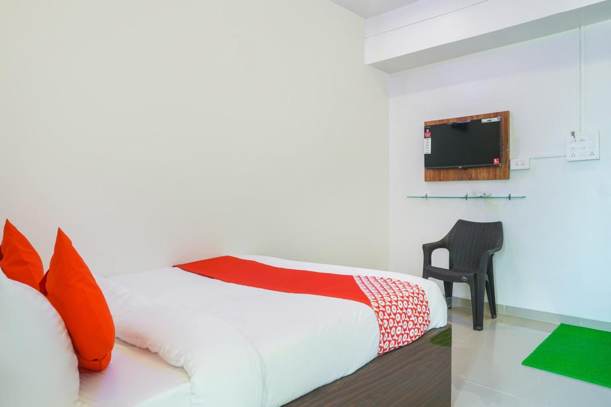 Hotel O Nitya Executive Phursungi Bagian luar foto