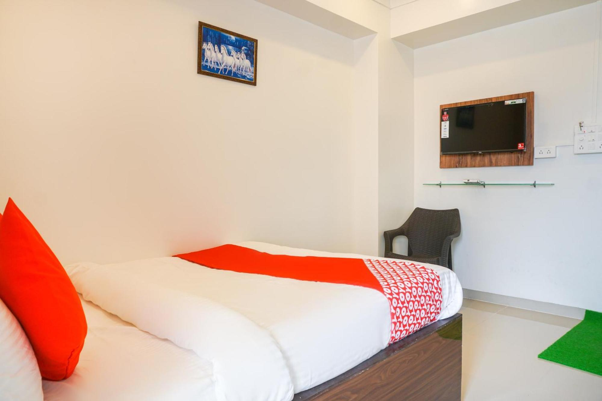 Hotel O Nitya Executive Phursungi Bagian luar foto