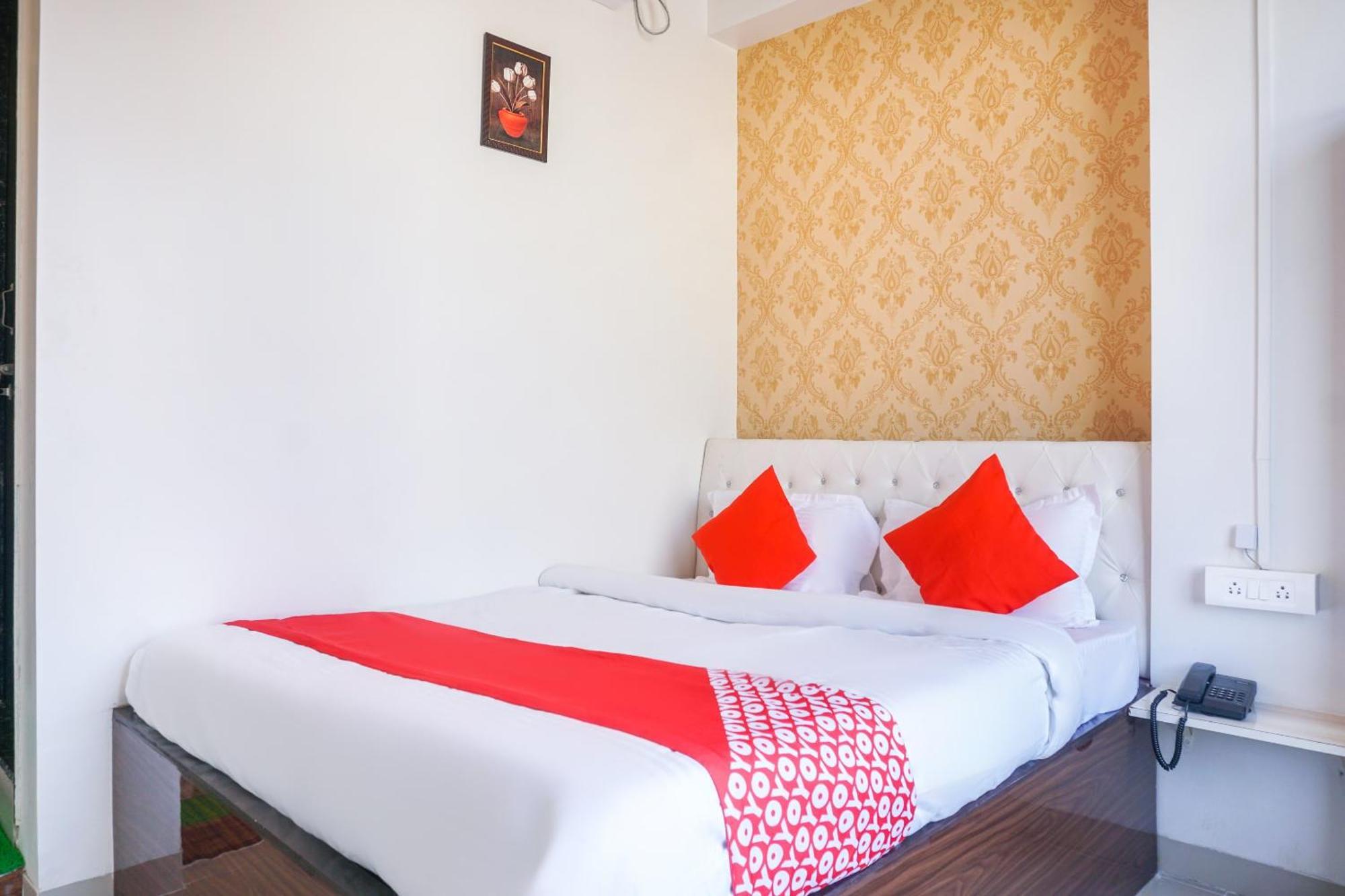 Hotel O Nitya Executive Phursungi Bagian luar foto