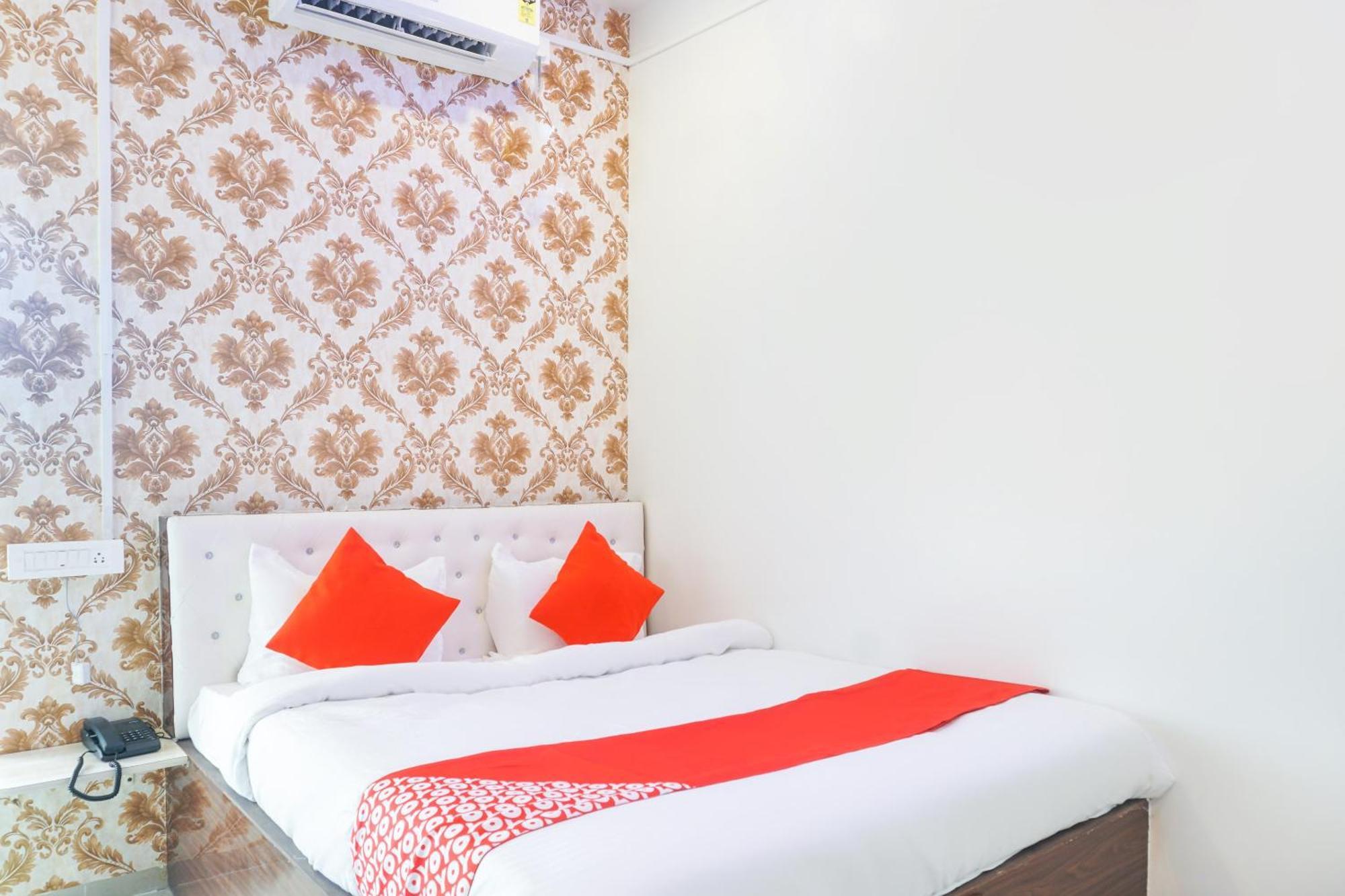 Hotel O Nitya Executive Phursungi Bagian luar foto