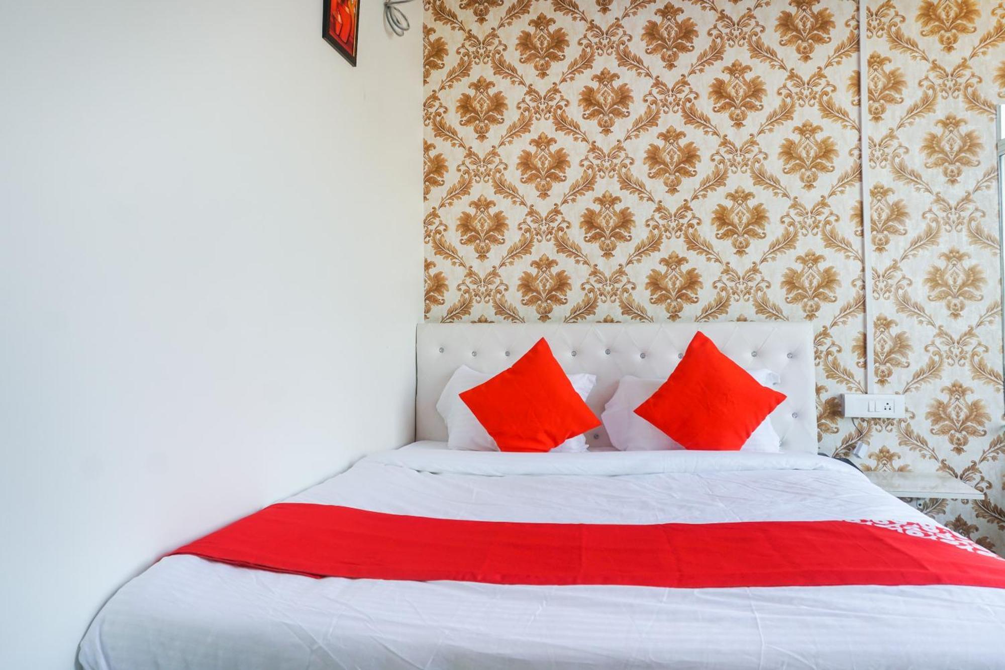 Hotel O Nitya Executive Phursungi Bagian luar foto