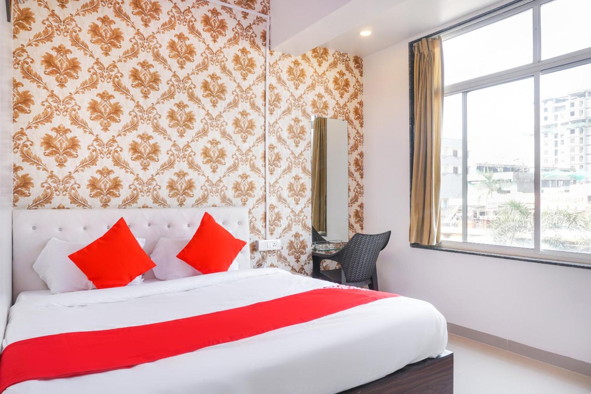Hotel O Nitya Executive Phursungi Bagian luar foto